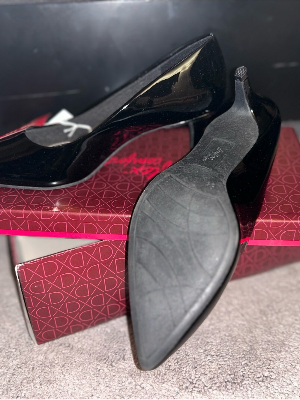 Classic Black Patent Pointed-Toe Women’s Kitten heel pumps